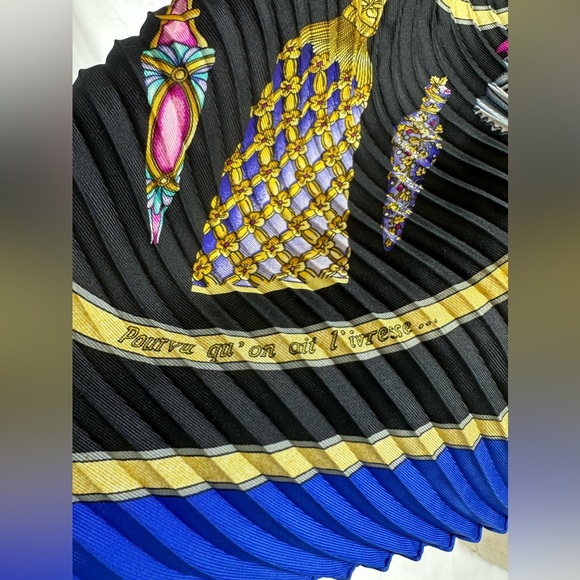 HERMES Qu'importe le flacon, pourvu qu'on ait l'ivresse silk scarf pleated - Picture 14 of 16